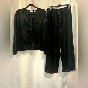 Women’s Black Laura Tyler Set